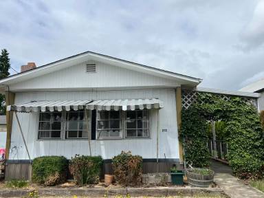 Main picture of 210 Woodson St