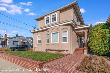 Main picture of 2837 Washington St