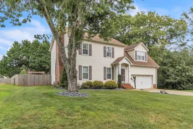 Main picture of 2 Roxbury Ct