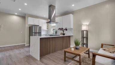 Main picture of 85 Oak St