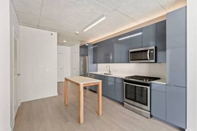 Main picture of 299 W Illinois St