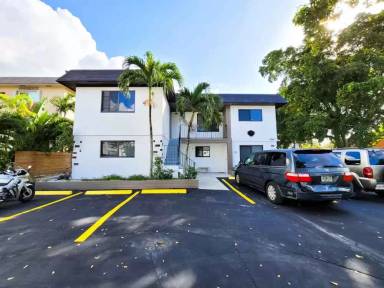 Main picture of 1858 Dewey St