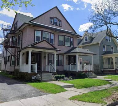 Main picture of 272-274 Meigs St