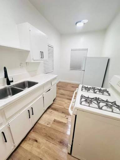 Main picture of 6717 S San Pedro St