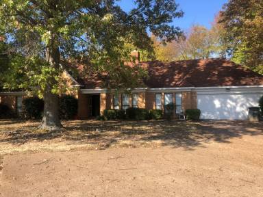 Main picture of 1011 Cully Rd