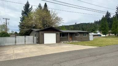 Main picture of 451 St John St