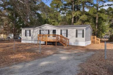 Main picture of 21441 Surrey Dr