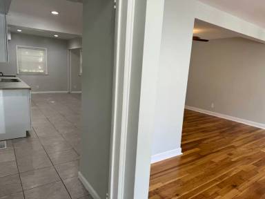 Main picture of 15719 Vaughan St