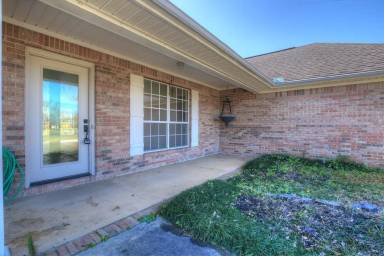 Main picture of 200 Hawthorne Cir