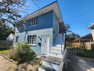 Main picture of 2729 Oak St