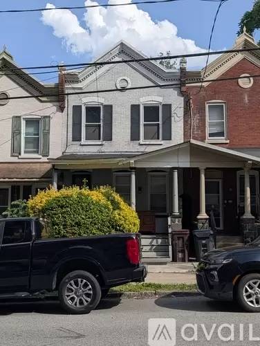 Main picture of 1514 N Van Buren St