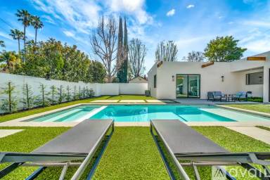 Main picture of 5450 Oakdale Ave