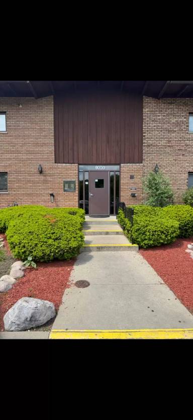 Main picture of 8000 Archer Ave