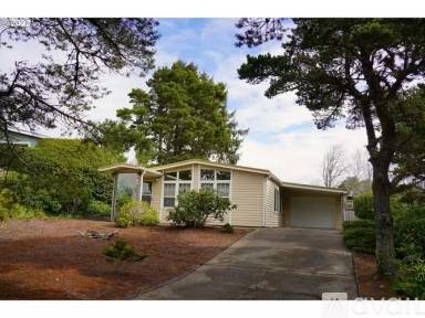 Main picture of 485 Myeena Loop