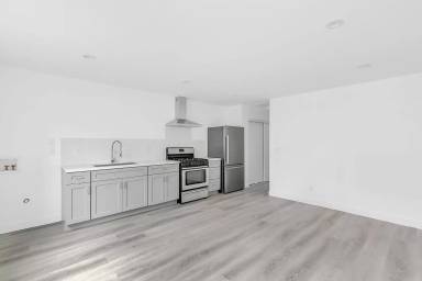 Main picture of 2747 S Mansfield Ave