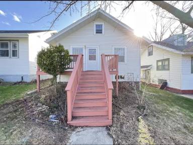 Main picture of 421 19th St NE
