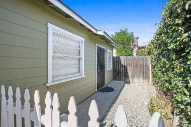 Main picture of 2723 E 8th St