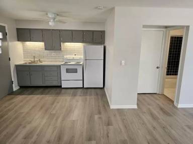 Main picture of 4855 Elm St