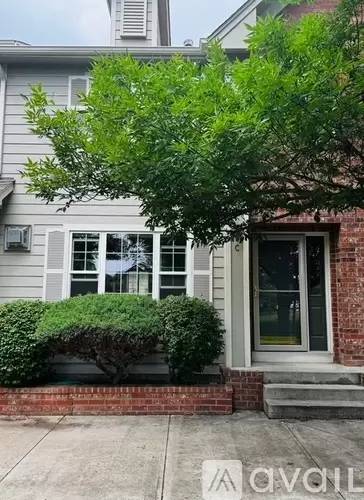 Main picture of 420 N Parkside Dr