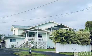 Main picture of 879 Waianuenue Ave