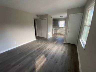 Main picture of 2130 S Roxboro St