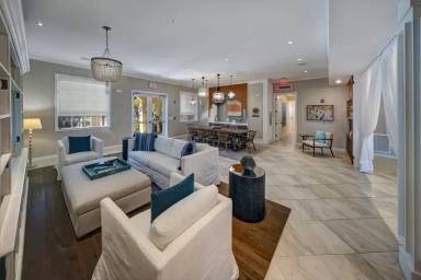Main picture of 5555 N University Dr