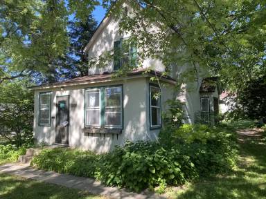 Main picture of 1830 Lake St