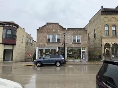 Main picture of 201 E Mill St
