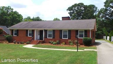 Main picture of 440 Oakland Dr