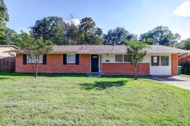 Main picture of 1209 W 40th St