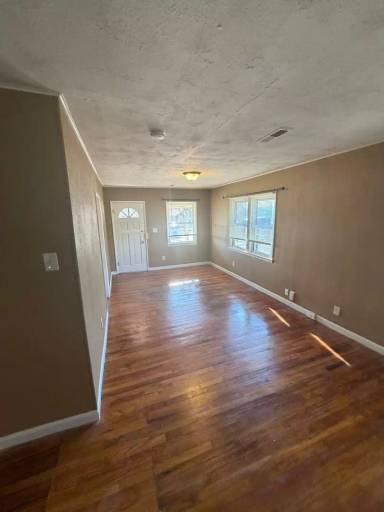 Main picture of 1807 W Lincoln St