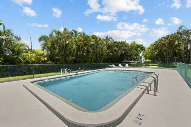 Main picture of 820 Ketch Dr