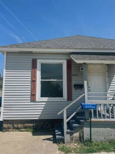 Main picture of 393 Pine Ave