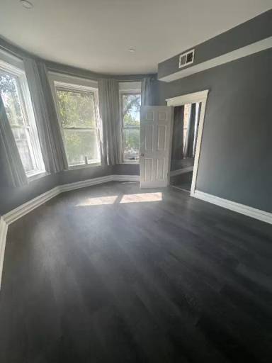 Main picture of 2405 S Troy St