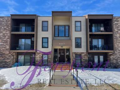Main picture of 4440 S Poplar St
