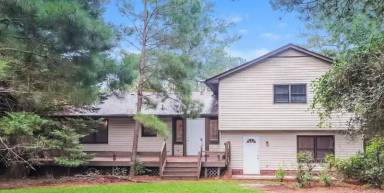 Main picture of 564 Clubhouse Dr SE
