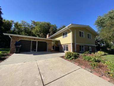 Main picture of 3910 Manorwoods Dr NW