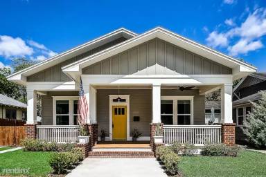 Main picture of 2801 Downing St