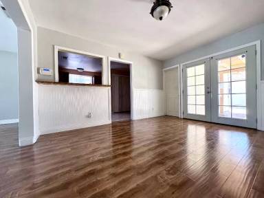 Main picture of 706 W Grand Blvd