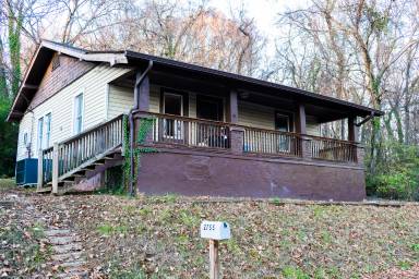 Main picture of 2755 Washington Ave