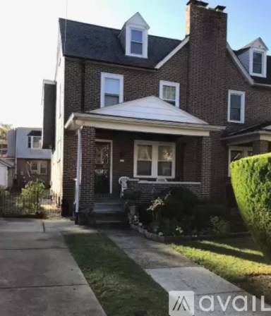 Main picture of 3002 N Van Buren St