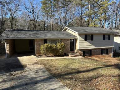 Main picture of 2825 Battlecrest Dr