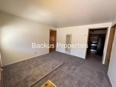 Main picture of 674 Spencer St