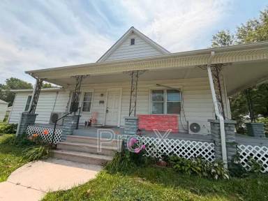 Main picture of 1401 1/2 S Sergeant Ave