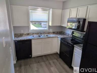 Main picture of 2917 S Marion Rd