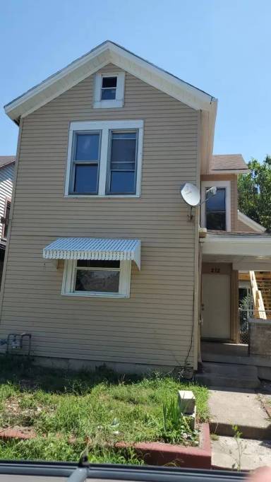 Main picture of 212 Nassau St