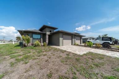 Main picture of 4023 SW 8th Pl