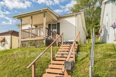 Main picture of 415 Simpson Ave