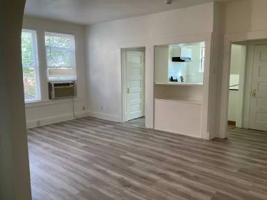 Main picture of 830 N Van Buren St