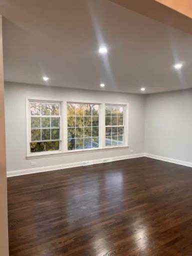 Main picture of 3335 W Pratt Ave